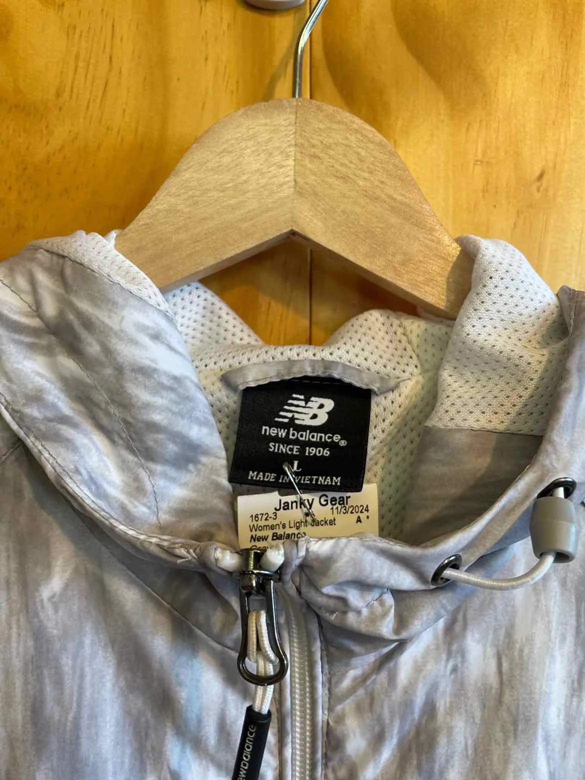 Women Size Large New Balance Gray Women's Light Jacket